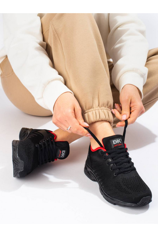 Športové topánky čiernej farby DK