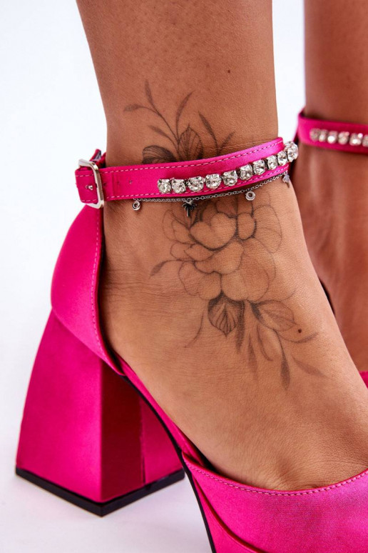 Módne lesklé topánky na širokom... Módne lesklé topánky na širokom...