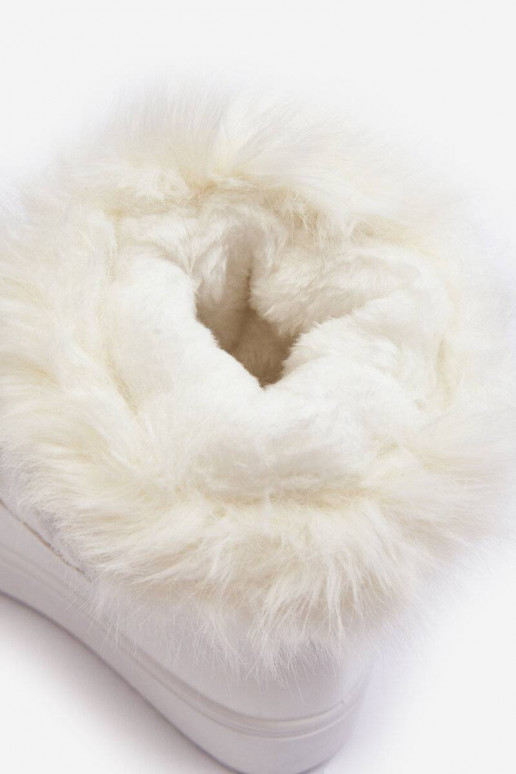 Snehule so šnúrkami v bielej farbe...