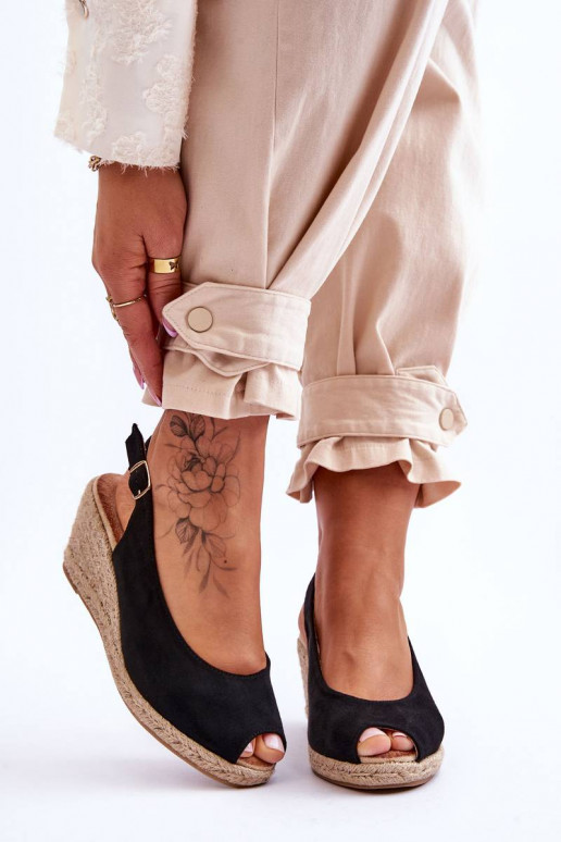 Semišové sandále na platforme v...