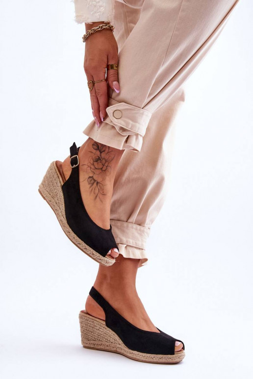 Semišové sandále na platforme v...