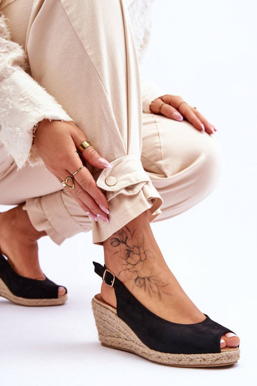 Semišové sandále na platforme v...