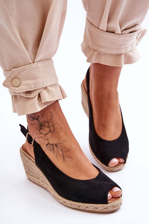 Semišové sandále na platforme v...