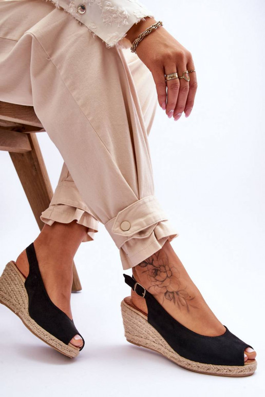 Semišové sandále na platforme v...