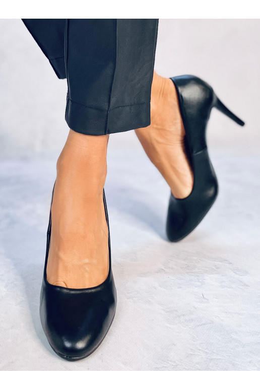 Klasické topánky v čiernej farbe...