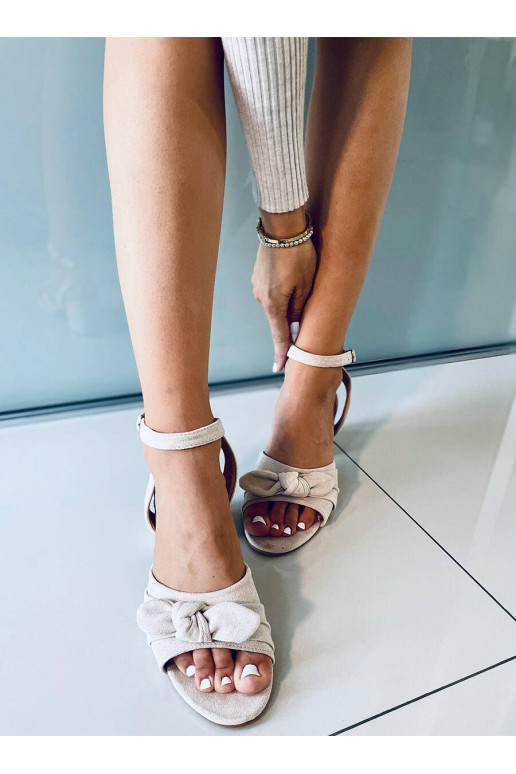 Štýlové sandále na vysokom opätku...