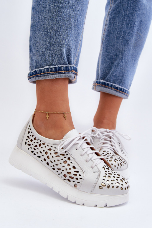 Topánky s prelamovanými prvkami v... Topánky s prelamovanými prvkami v...