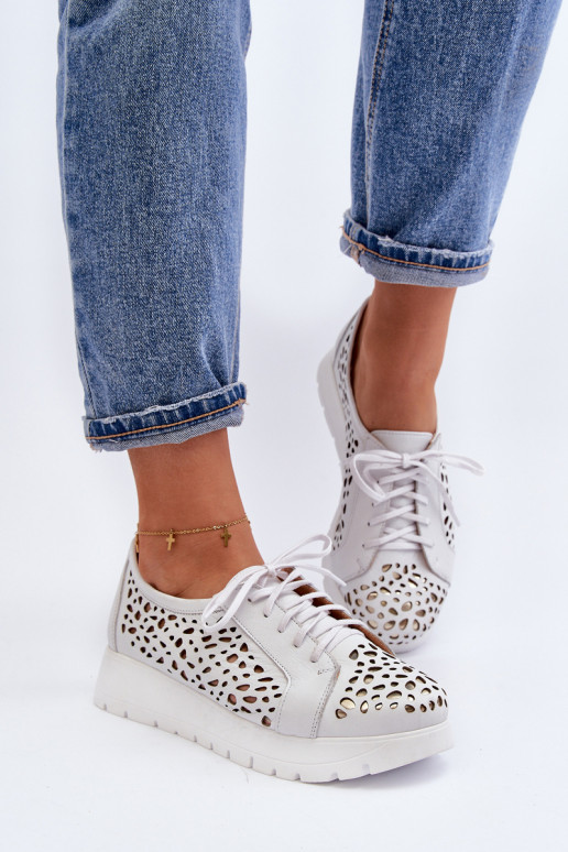 Topánky s prelamovanými prvkami v... Topánky s prelamovanými prvkami v...