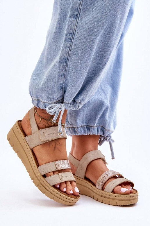Sandále so zapínaním v béžovej farbe... Sandále so zapínaním v béžovej farbe...