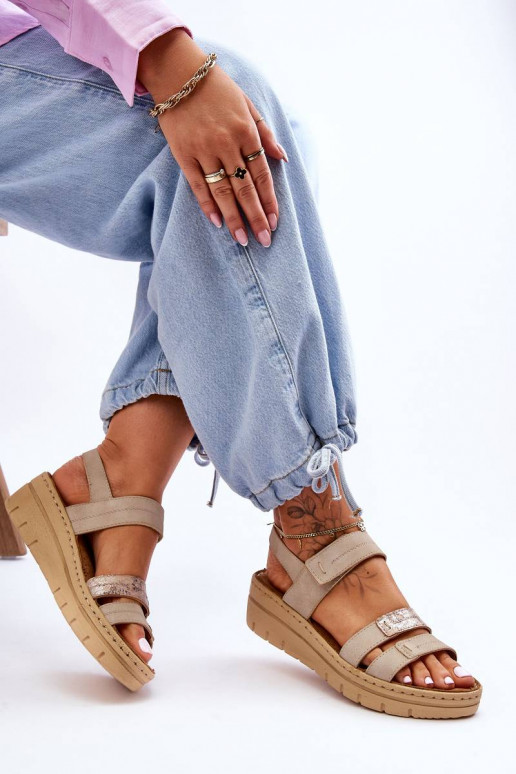 Sandále so zapínaním v béžovej farbe... Sandále so zapínaním v béžovej farbe...