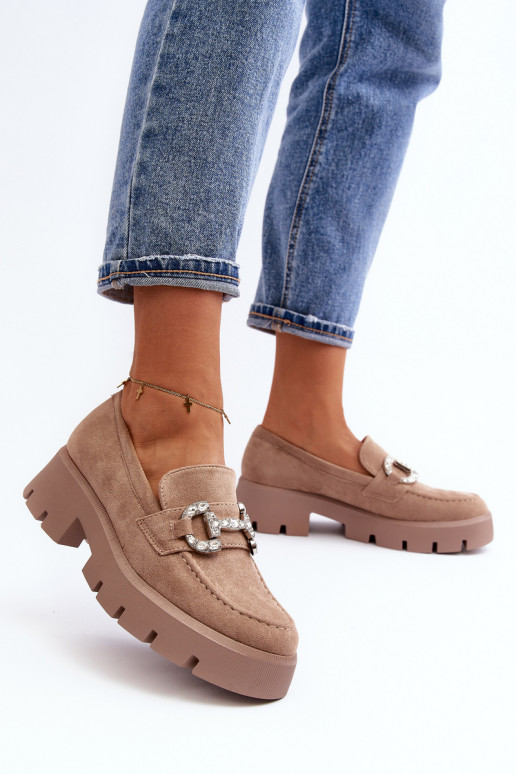 Mokasíny s ornamentami béžovej farby... Mokasíny s ornamentami béžovej farby...