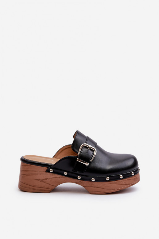 Žabky s prackami v čiernej farbe...