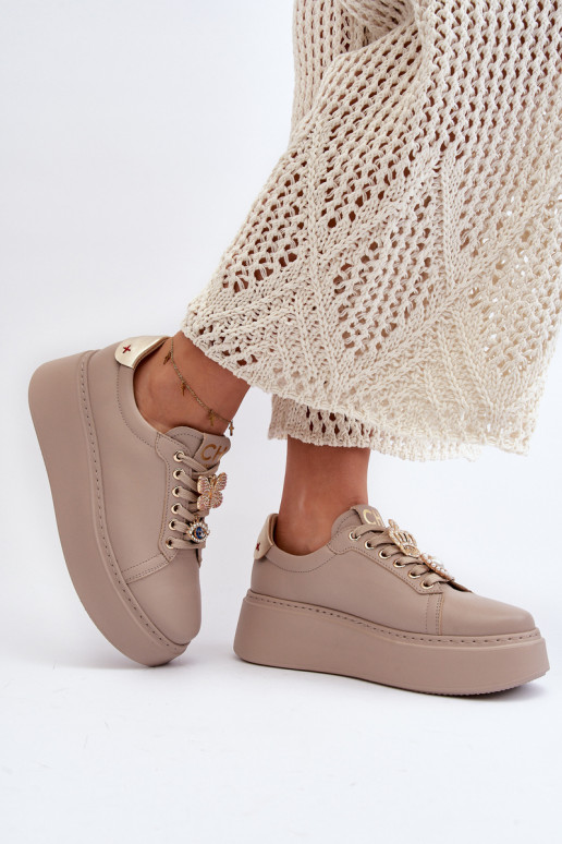 Tenisky model topánok s krásnymi... Tenisky model topánok s krásnymi...