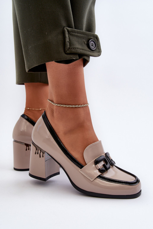 Lakovaná topánka s podpätkami v... Lakovaná topánka s podpätkami v...