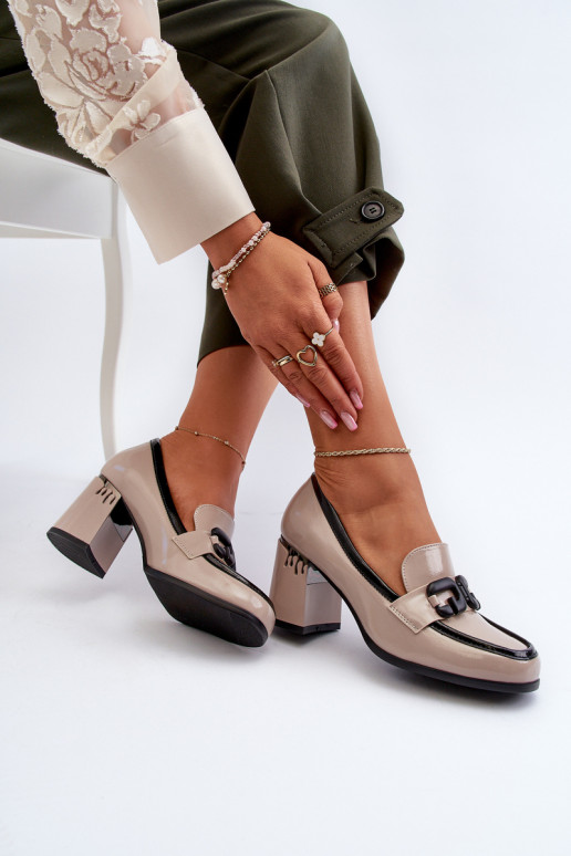 Lakovaná topánka s podpätkami v... Lakovaná topánka s podpätkami v...