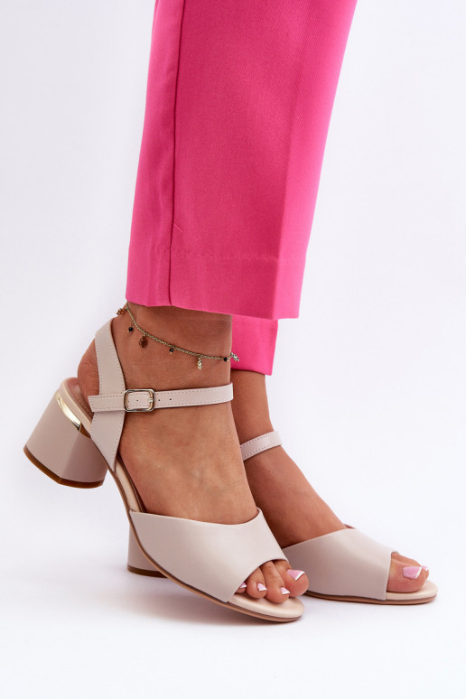 Dámske sandále na nízkom podpätku... Dámske sandále na nízkom podpätku...