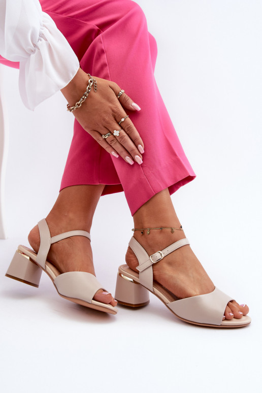 Dámske sandále na nízkom podpätku... Dámske sandále na nízkom podpätku...