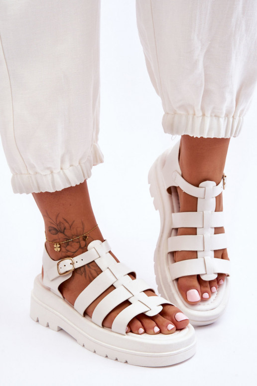 Baltos spalvos basutės su dirželiais...