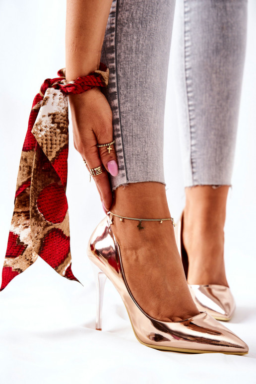 Elegantné topánky na vysokom opätku... Elegantné topánky na vysokom opätku...