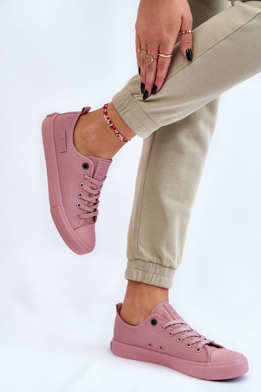 Klasický model tenisiek s plochou...