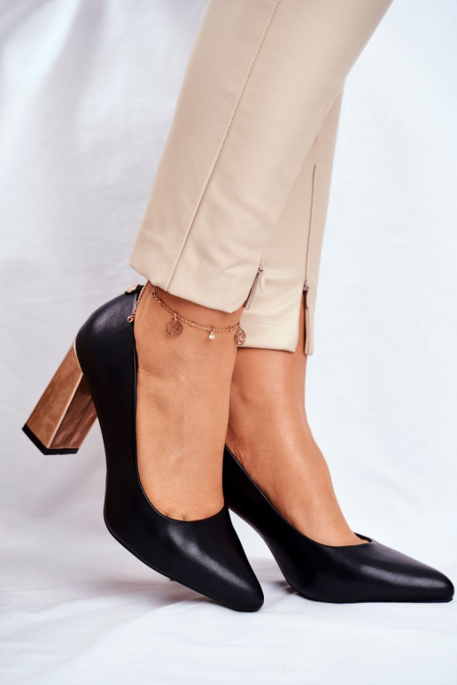 Topánky klasického modelu so zdobeným... Topánky klasického modelu so zdobeným...