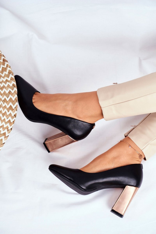 Topánky klasického modelu so zdobeným... Topánky klasického modelu so zdobeným...