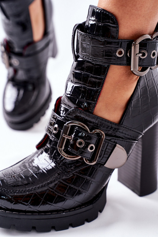 Čierne topánky s platformou a širokým... Čierne topánky s platformou a širokým...