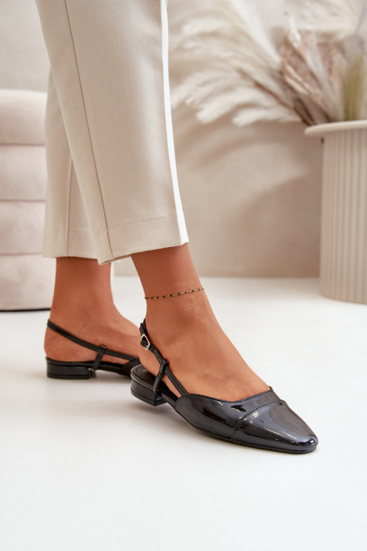 Lakované balerínky Zapnuté nízkom opätku s otvorenou pätou čierna Kairael