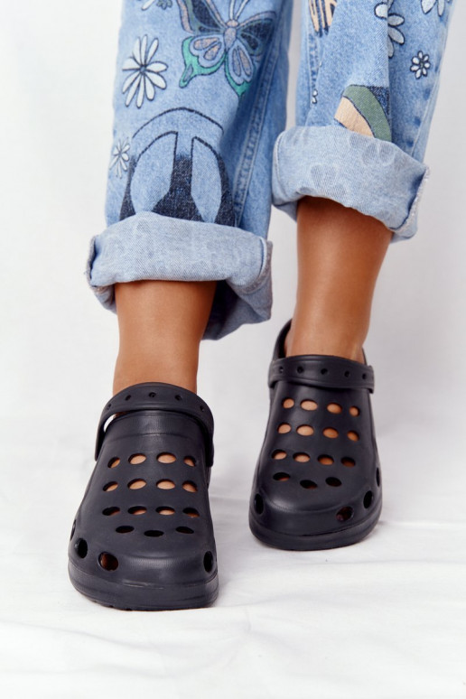 Papuče čiernej farby EVA Papuče čiernej farby EVA