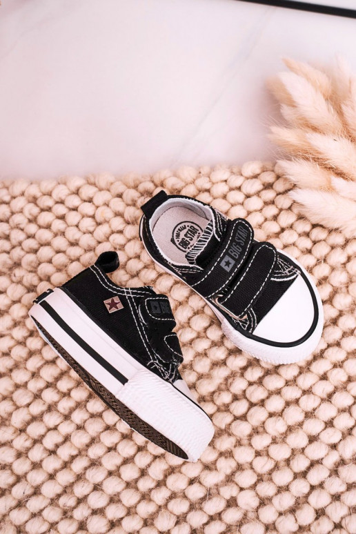 Detská voľnočasová obuv so zapínaním BIG STAR HH374200 čiernej farby Detská voľnočasová obuv so zapínaním BIG STAR HH374200 čiernej farby