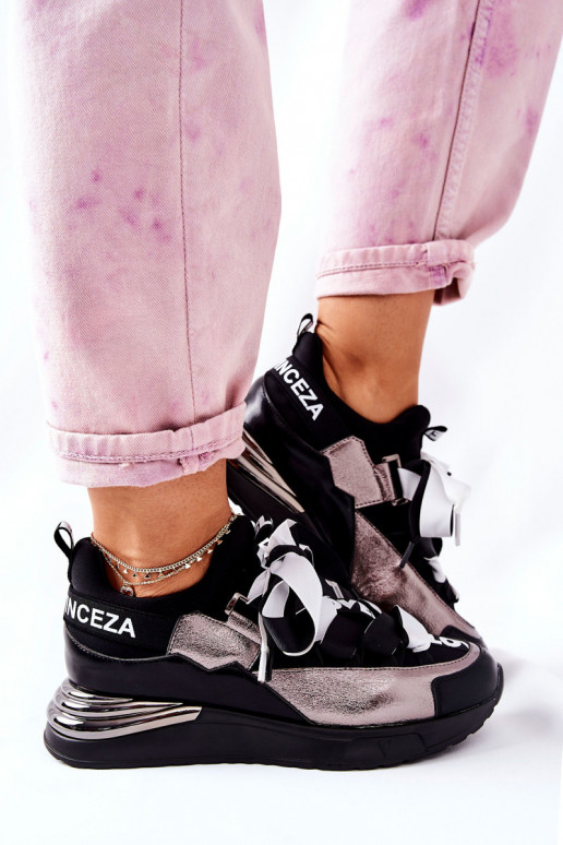 Športový štýl topánky Tenisky model topánky Čierna a strieborná farba Dexla Športový štýl topánky Tenisky model topánky Čierna a strieborná farba Dexla