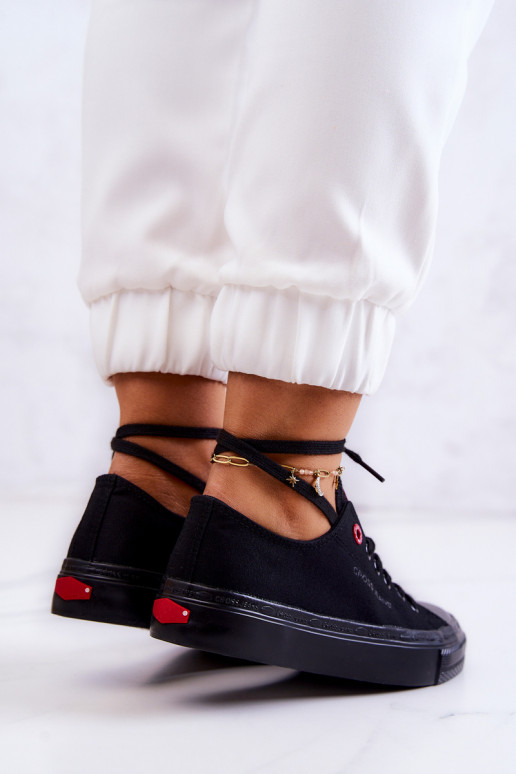 Klasický model voľnočasovej obuvi Cross Jeans JJ2R4019C čiernej farby Klasický model voľnočasovej obuvi Cross Jeans JJ2R4019C čiernej farby