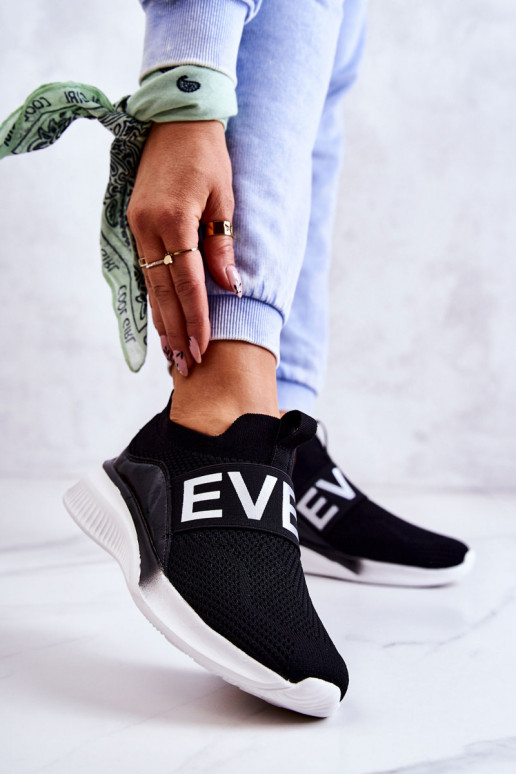 Športová obuv Loran nápadného modelu v čiernej farbe