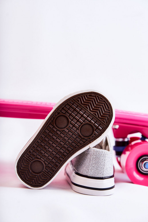 Detské voľnočasové topánky na remienky v striebornej farbe Wella