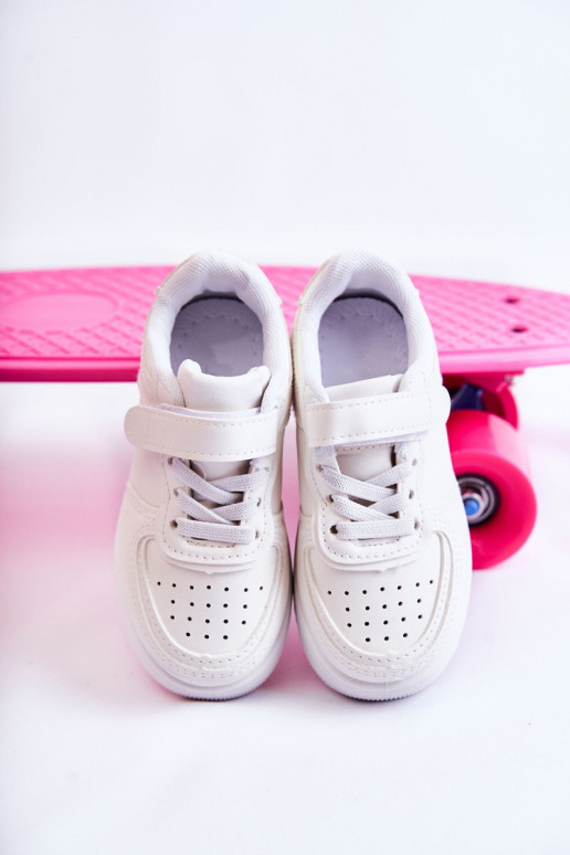 Detská športová obuv so zapínaním v bielej farbe Elike