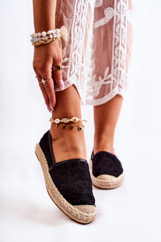 Klasický model espadriliek s prelamovanými prvkami v čiernej farbe Catris Klasický model espadriliek s prelamovanými prvkami v čiernej farbe Catris