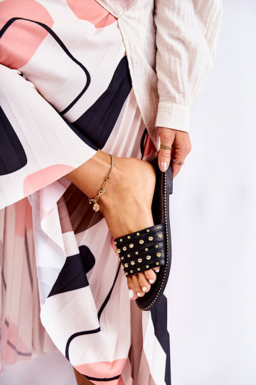 Kožené papuče s ornamentami v čiernej farbe Brien 2