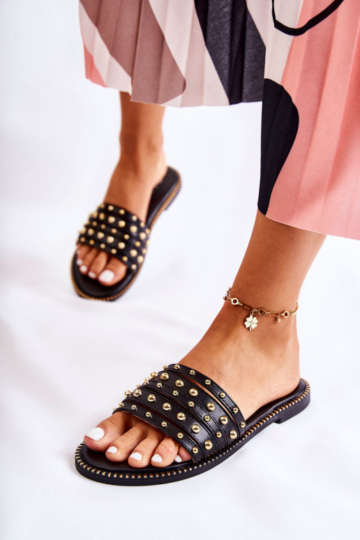 Kožené papuče s ornamentami v čiernej farbe Brien Kožené papuče s ornamentami v čiernej farbe Brien