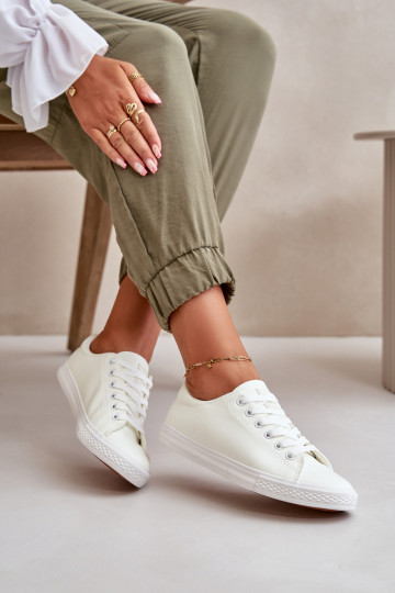 na ramienka Klasický model ležérnej obuvi v bielej farbe Misima