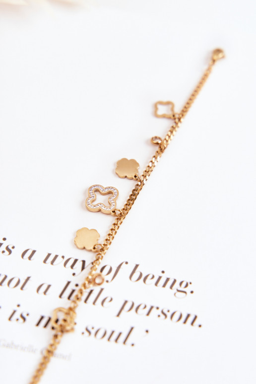 Náramok s krásnymi detailmi v zlatej farbe