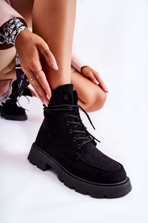 vyrobené zo semišu Čižmy na ramienka v čiernej farbe Vanita vyrobené zo semišu Čižmy na ramienka v čiernej farbe Vanita