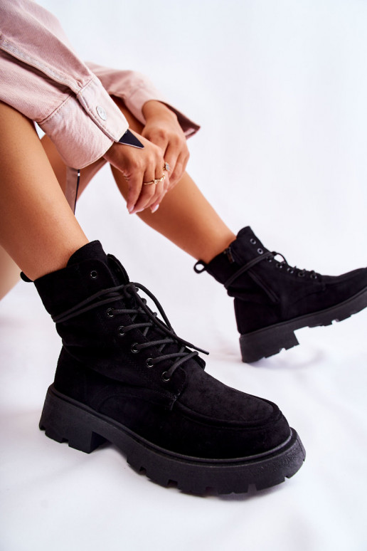 vyrobené zo semišu Čižmy na ramienka v čiernej farbe Vanita vyrobené zo semišu Čižmy na ramienka v čiernej farbe Vanita