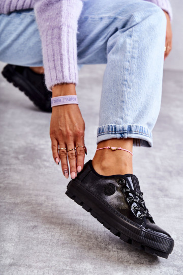 s lakovým efektom voľnočasové topánky Big Star KK274044 čiernej farby