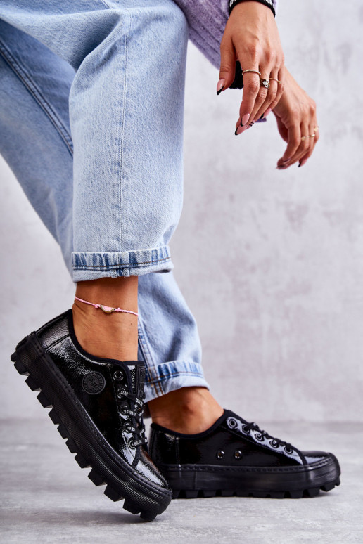 s lakovým efektom voľnočasové topánky Big Star KK274044 čiernej farby s lakovým efektom voľnočasové topánky Big Star KK274044 čiernej farby