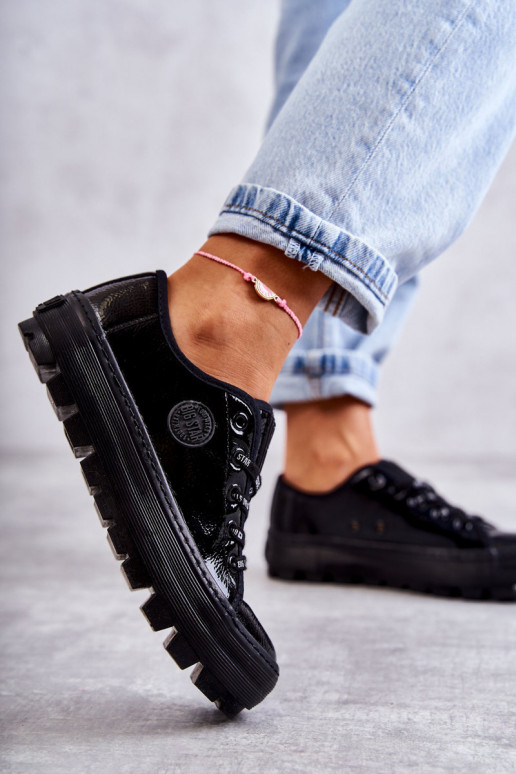 s lakovým efektom voľnočasové topánky Big Star KK274044 čiernej farby s lakovým efektom voľnočasové topánky Big Star KK274044 čiernej farby