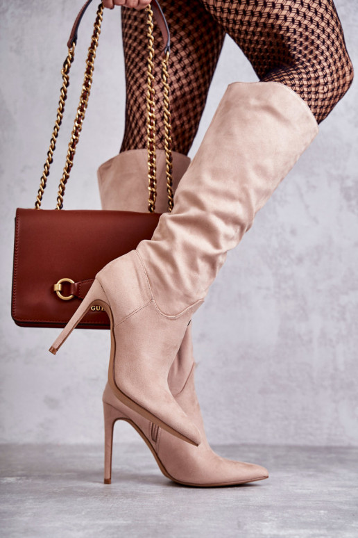 Klasický model semišových dlhých čižiem Ameya s tenkými podpätkami v béžovej farbe Klasický model semišových dlhých čižiem Ameya s tenkými podpätkami v béžovej farbe