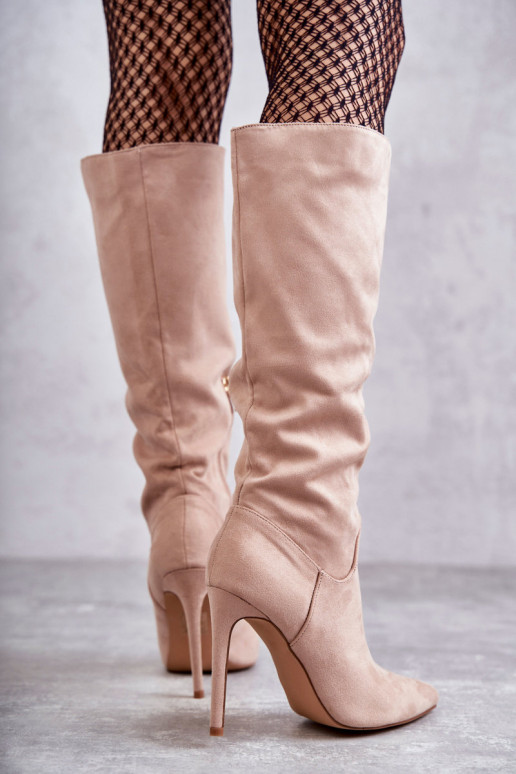 Klasický model semišových dlhých čižiem Ameya s tenkými podpätkami v béžovej farbe Klasický model semišových dlhých čižiem Ameya s tenkými podpätkami v béžovej farbe