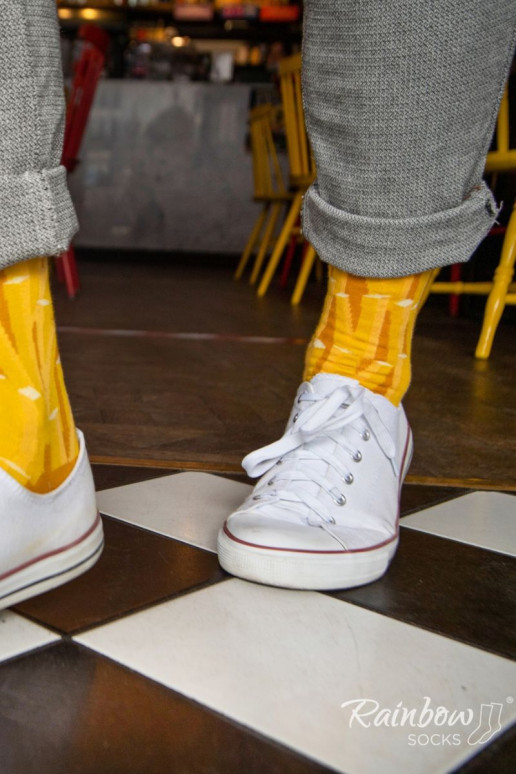 2 páry farebných ponožiek v krabičke 2 páry farebných ponožiek v krabičke