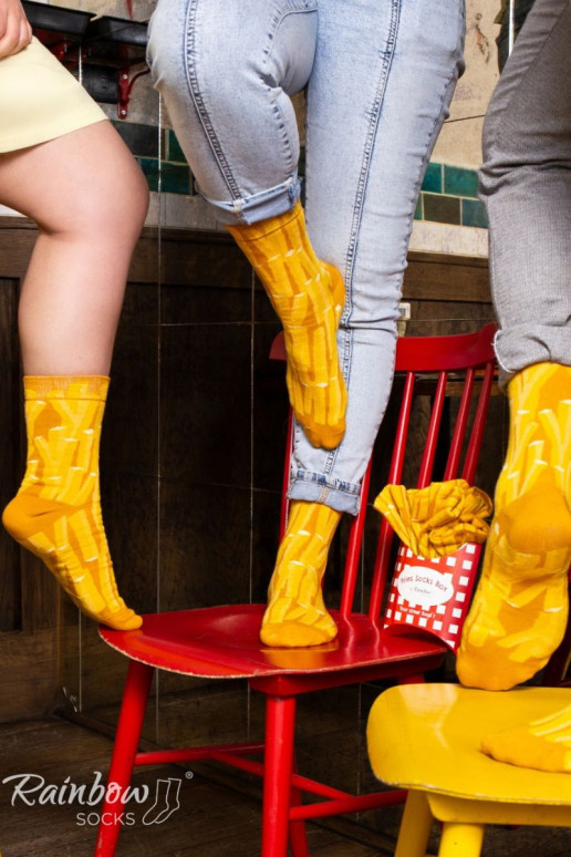 2 páry farebných ponožiek v krabičke 2 páry farebných ponožiek v krabičke