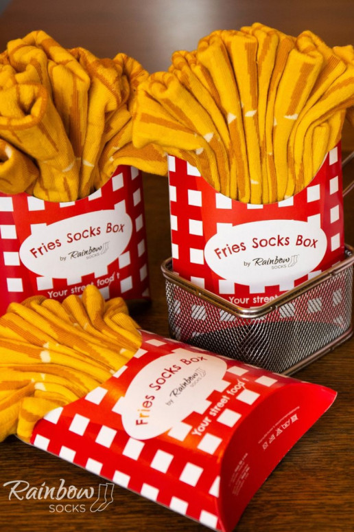 2 páry farebných ponožiek v krabičke 2 páry farebných ponožiek v krabičke